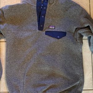 Youth boys Patagonia SYNCHILLA quarter zip.